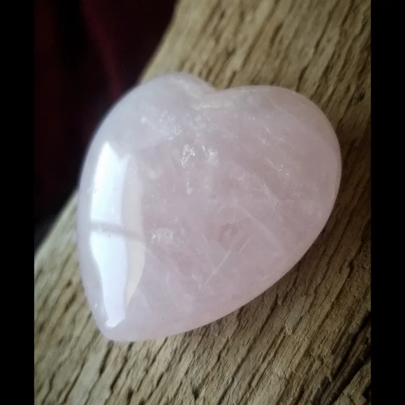 🌙💖Rose Quartz Heart Palm Stone - Picture 2 of 11